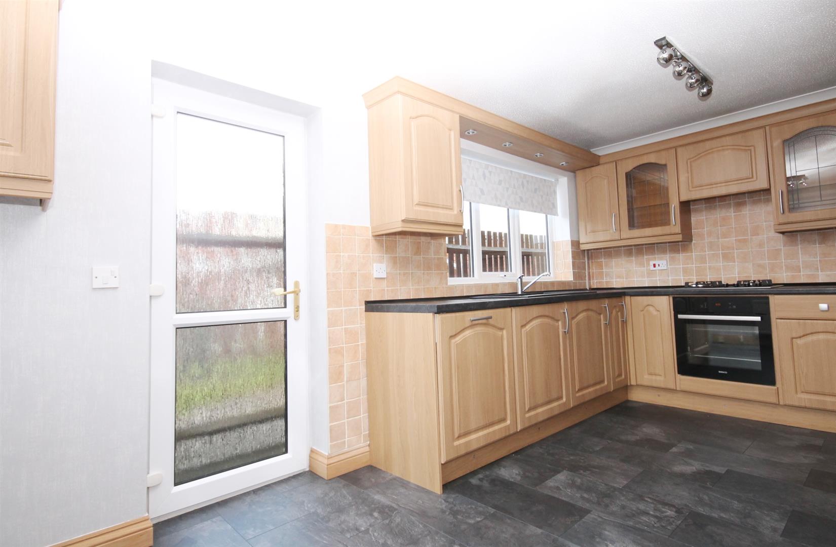 DOUBLE ASPECT KITCHEN/BREAKFAST ROOM